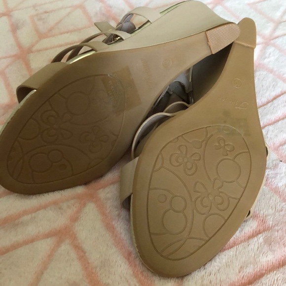 Sandals - Picture 3 of 4